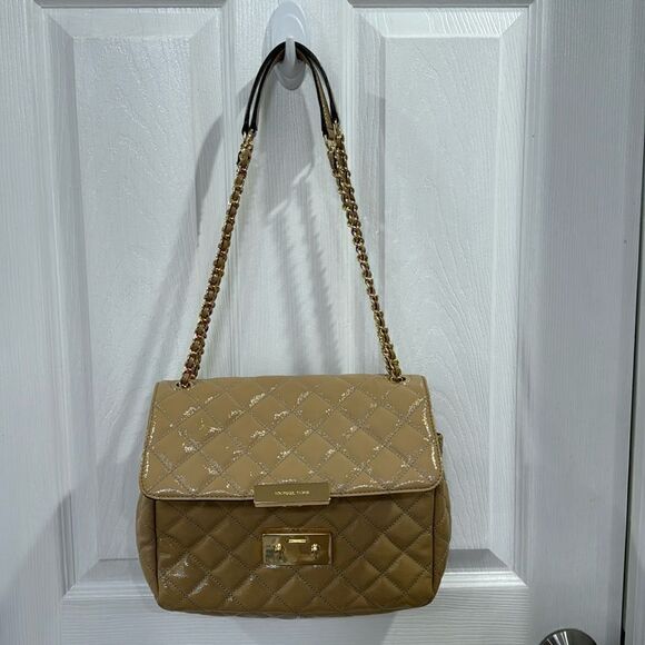 MICHAEL KORS PATENT SLOAN BAG BEIGE - Picture 1 of 14
